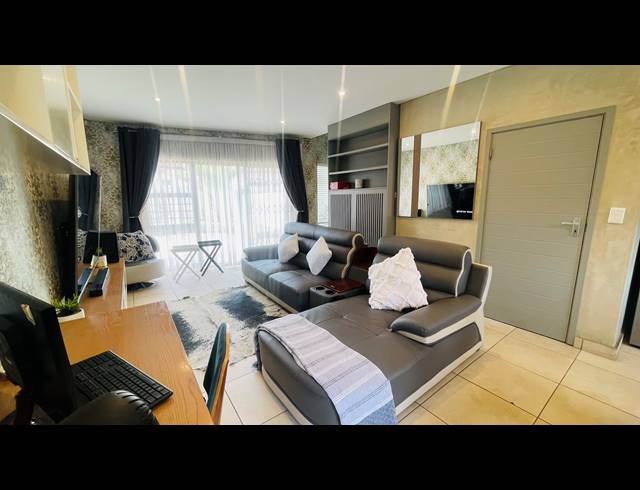 2 BEDROOM TOWNHOUSE FOR SALE IN HATFIELD